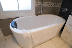 6929   Modern freestanding bathtub