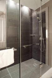 6930   Glass shower cubicle