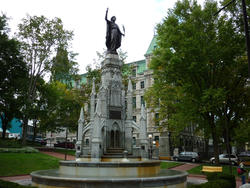 6753   Place D&#039;Armes Fountain