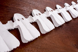 18026   halloween ghost paper chain