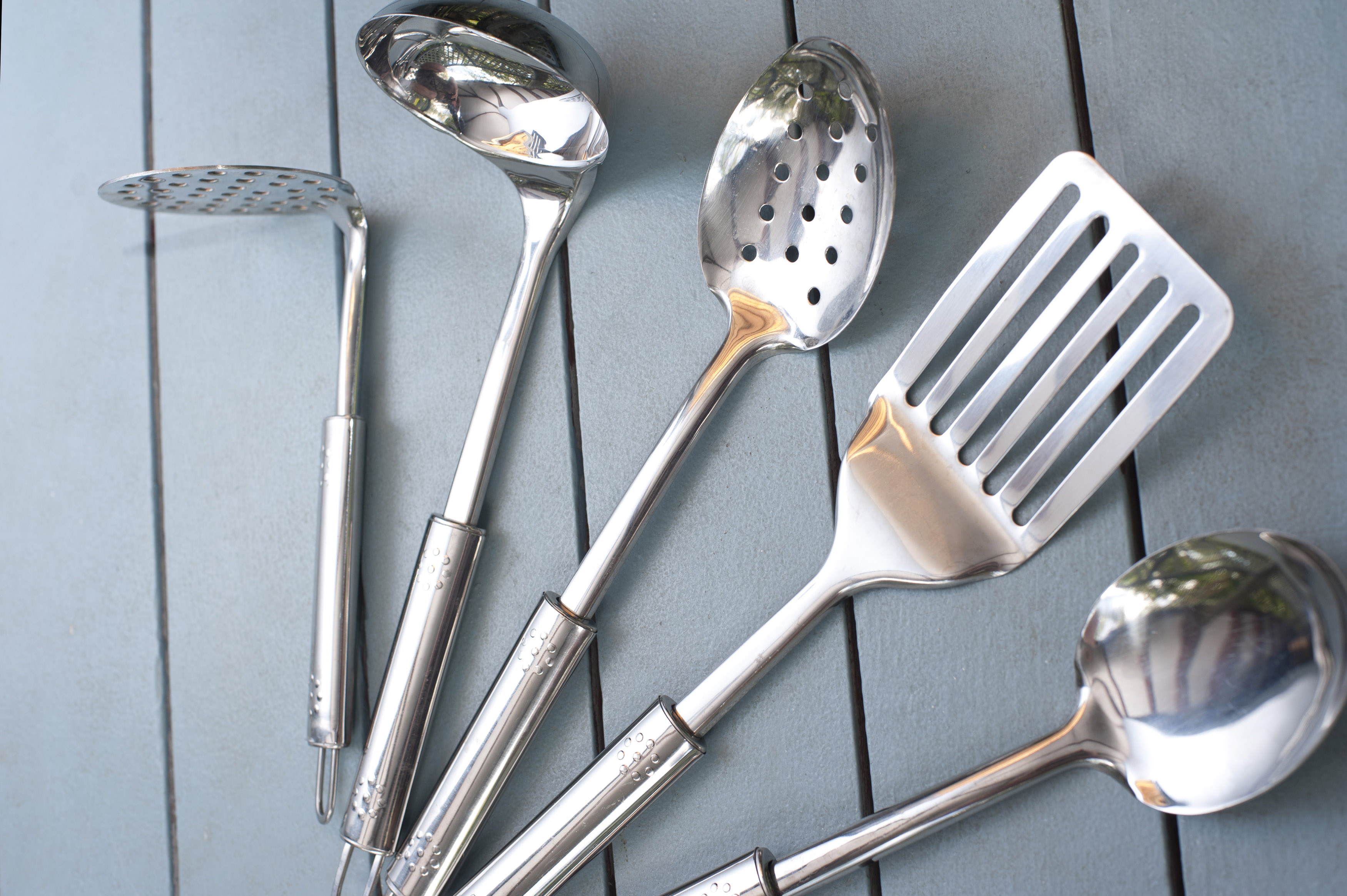 kitchen wall utensils